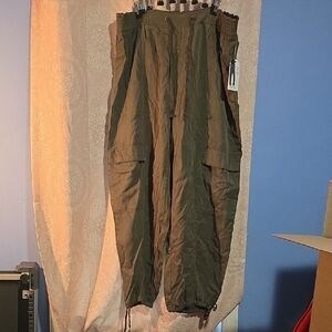Time and Tru Green Cargo Pants